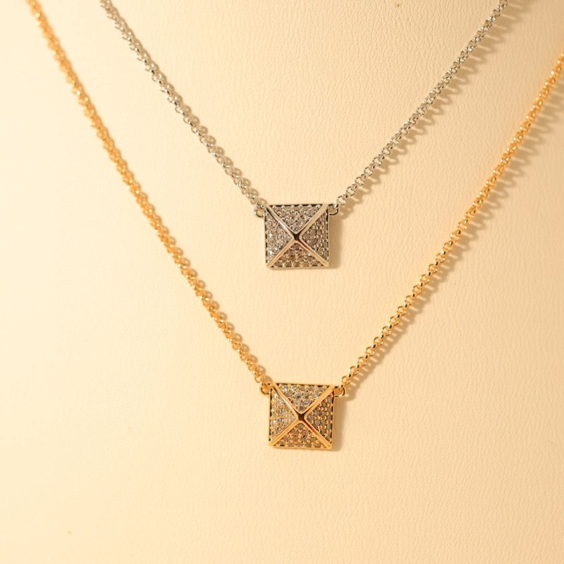 H**me5 necklaces